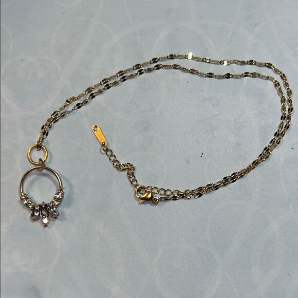 Elegant Gold and Silver Necklace - Picture 1 of 4